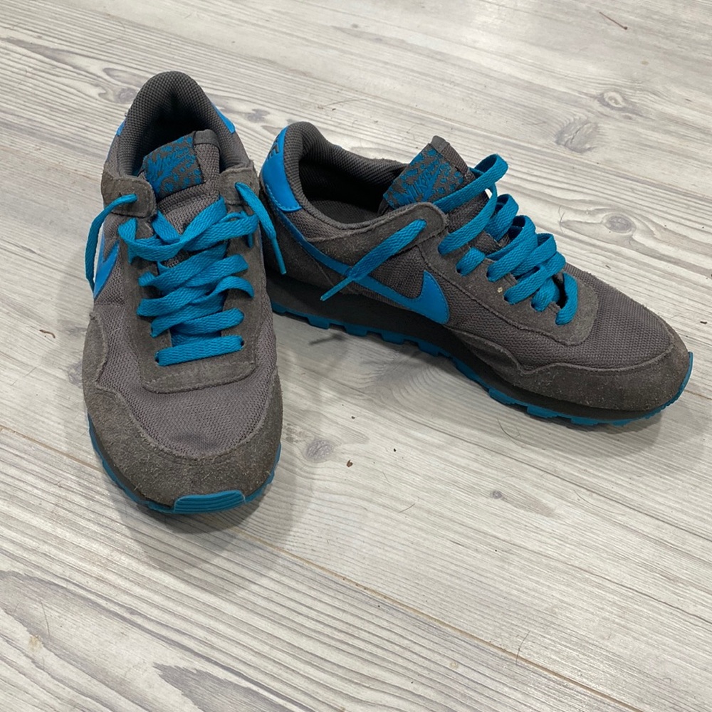 Nike tennis shoes
